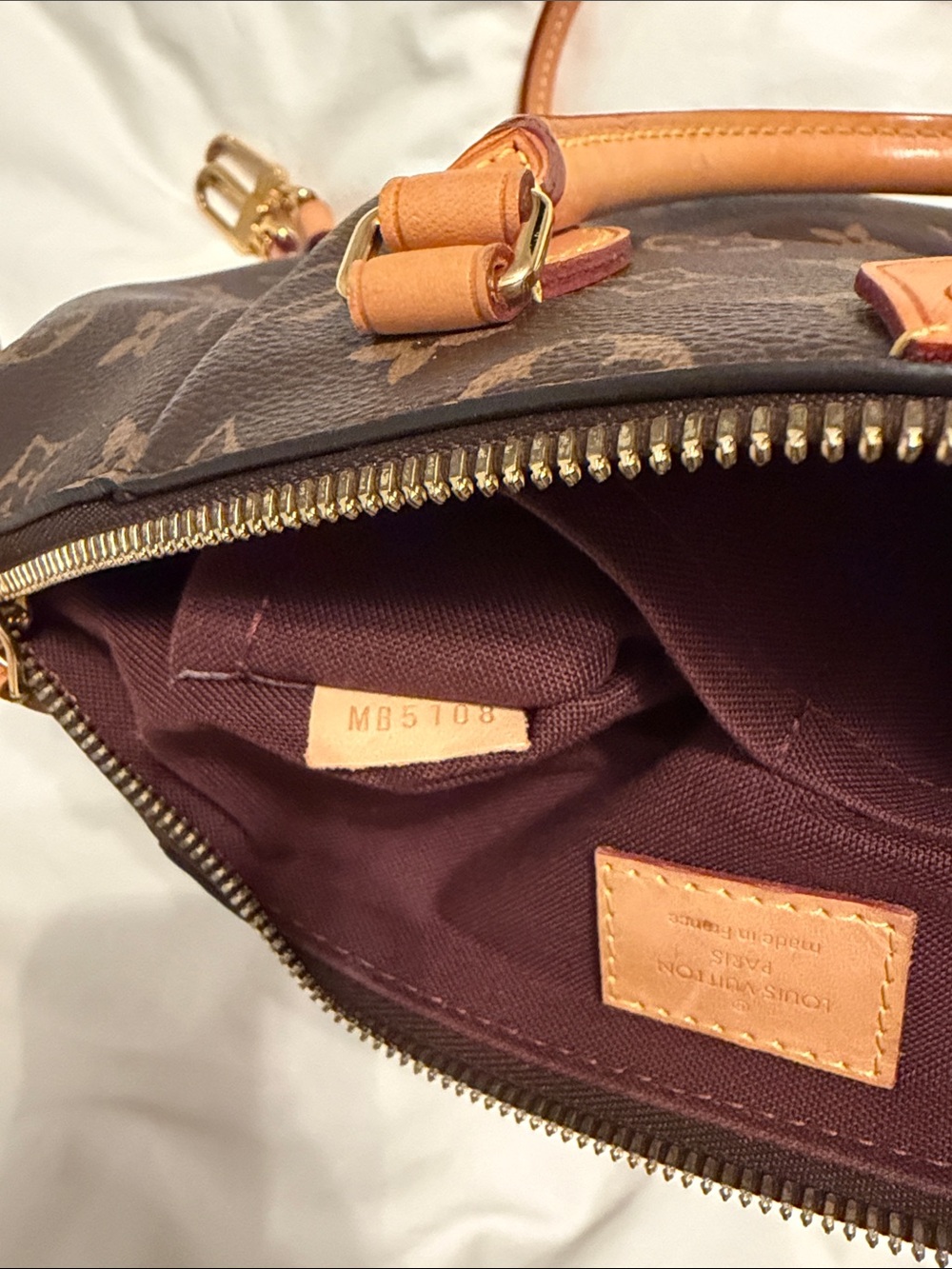 Louis Vuitton Brown Monogram Canvas Shoulder Bag with Tan Trims - Picture 3 of 12